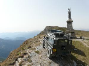 Xtrallusion photo library of independent, self-guided walking and sightseeing holidays in Italy. Pictures, images, photos and photographs taken along the way of this 1-day walking itinerary, to give you a visual impression of the day's walk.